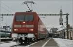 Die 101 142-8 mit ihrem IC nach Hamburg Altona kurz vor der Abfahrt in Konstanz.