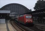 101 016 mit CNL 478 ( Komet ) von Zürich HB nach Hamburg Altona am 07.09.14 in Hamburg Dammtor