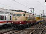 Die 103 222 am 12.08.2010 mit einem Messzug in Hannover Hbf.