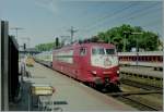 DB 103 144-2 mit einem IC in Koblenz.