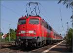 110 406 mit RB 15072 von Friedberg nach Gieen beim Zwischenhalt in Lang Gns.