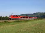 Die 111 215 mit einem RE nach Wrzburg am 20.08.2011 unterwegs bei Himmelstadt.