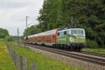 Nachschuss auf die von Rosenheim kommende Alpenvereins-111 039 beim B Vogl am 23.5.2013.