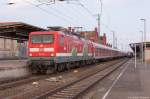 112 108  Genau Ihre Richtung  mit dem IRE  Berlin-Hamburg-Express  (IRE 18092) von Berlin Ostbahnhof nach Hamburg Hbf in Stendal.