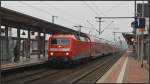 120 207 mit dem RE 9 nach Siegen (RE 10909) bei der Einfahrt in den Siegburger Bahnhof am 19.02.11