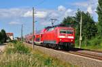 Mit einem RE1 aus Rostock Rostock rauscht die 120 202 am 16.08.2012 durch Schwerin-Medewege.Nchster Halt:Schwerin Hbf.