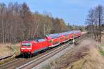 Mit dem RE 4308 (Rostock-Schwerin-Hamburg) rollt die 120 201 am 21.04.2013 durch Sildemow ihrem nchsten Halt Schwaan entgegen.