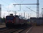 143 928-0 fuhr mit RB nach Halle am 28.09.2013 in Sangerhausen ein .