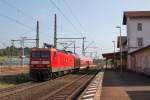 Am Zugzielanzeiger der 143 276-4 stand:  DB Regio Südost Werkstatt Halle (S) ., als sie mit ihrem zweiteiligen Doppelstockzug den Bahnhof von Gerstungen am 21.08.15 in Richtung Frankfurt (Main)