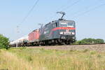 143 326-7 & 143 348-1 Mietlokomotiven im DB Gebrauchtzugportal der DB Regio AG, Regio Südost, Halle (Saale) mit einem Kesselzug  Kohlenwasserstoffgas, Gemische, verflüssigt, N.A.G. (Gemisch A, A 01, A 02, A 0, A 1, B 1, B 2, B oder C)  in Nennhausen und fuhren weiter in Richtung Wustermark. 24.07.2021