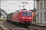 145 062 durchfuhr mit einem KLV den Bahnhof von Kamp-Bornhofen in Richtung Norden.