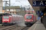 146 117-7 mit RE nach Frankfurt und 1116 161-9 mit Gterzug 11.11.10 in Fulda