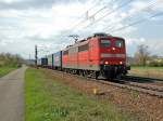 151 015-5 mit einem Container-Zug am 22.04.06 bei Eimeldingen