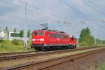 Mchtig zu schleppen hatte am 151 079 am 13.05.2011 in Rostock-Seehafen.Die im Schlepp befindliche 335 wurde nach Btzow berfhrt.Geknipst in Rostock Seehafen-Sd.