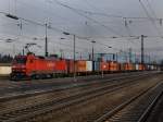 Die 152 069 am 01.01.2010 mit einem Containerzug bei der Durchfahrt in Freilassing.