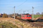 Mit dem Gterzug 52675 nach Seddin rollt die 155 264 am 02.03.2012 durch Sildemow.