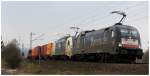 182 515 und 1216 951 mit Containerzug am 21.03.15 bei Kerzell