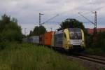 ES 64 U2-003 mit Containerzug in Hannover-Limmer am 30.07.2010