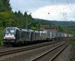 ES 64 U2-029, ES 64 U2-033 und 185 539 von TX mit Gterzug am 04.09.10 in Jossa