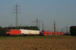 185 002-3 mit einem Kesselwagenzug in Neuss-Weienberg am 22.09.2010