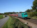 Die 185 619 mit einer S Bahn nach Neumarkt Oberpfalz am 15.10.2011 unterwegs bei Plling.