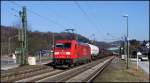 185 285 mit gemischtem Gterzug am 11.02.12 bei der Durchfahrt von Mudersbach in Richtung Kln