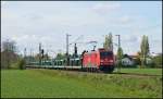 185 233 mit leerem Autozug am 21.04.12 in der Nhe von Neuss