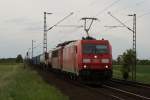 185 378-8 + 155 030-0 mit einem gemischten Gterzug bei der Durchfahrt durch Neuss-Allerheiligen am 29.05.10