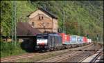 ES 64 F4-092 durchfuhr mit einem KLV-Zug Kaub (Rhein) in Richtung Norden.