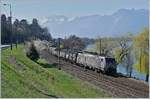 Die von SBB Cargo gemietete MRCE 189 094  Sierre  (UIC 91 80 6 189 994-7 D-Dispo Class VE)mit ihrem Novelis Werbung ist mit ihrem Zug nach Göttingen vor gut einer Stunde in Sierre weggefahren und