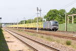 193 805-9 Railpool GmbH für SETG - Salzburger Eisenbahn TransportLogistik GmbH mit einem leeren Holzzug in Großwudicke und fuhr weiter in Richtung Rathenow.