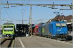 Da es bei den  Ltschberger  etwas zu Lieferungsverzgerungen kam, wurden im S-Bahn Verkehr Thun - Bern - Fribourg zeitweise 185 mit DSB Doppelstockwagen eingesetz, wie dieses Bild aus Thun vom 29.