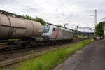 Die mit DACH-Zulassung (Deutschland, Österreich und Schweiz) an die DB Cargo AG vermietete Akiem 185 544-4 (91 80 6185 544-4 D-AKIEM), ex MRCE Dispolok (91 80 6185 544-4 D-DISPO), fährt am