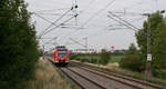 Mit Blick auf das  OCE - a Canon Company  in Poing wurde 423 200-5 als S2 nach Petershausen vom Bahnsteigende in Grub (Oberbay) am Abend des 22.06.17 fotografiert.