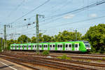   Der ET 422 035-6 / 422 535-5 der S-Bahn Rhein-Ruhr (Betreiber DB Regio NRW) fährt am 01.06.2019, als S 6 Köln - Düsseldorf - Essen, in den Bahnhof Köln Messe/Deutz ein.