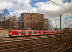 Zwei gekuppelte ET 472/473 der S-Bahn Hamburg erreichen am 19.03.2019 den Hauptbahnhof Hamburg, hier vorne der TW 472 012-7..