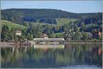 Ein DB Alstom Coradia Continental 1440 ist bei Schluchsee in der nähe der Amaliens Ruhe (links im Bild) auf dem Weg nach Titisee.