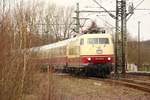 DB 103 235-8 mit dem IC 2417 Hanseat bei der Einfahrt in Schleswig(Hbf).