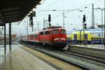 DB E 10 293/115 293-3 rollt hier am 03.12.2011 mit einem Pbz durch den Bremer Hbf.