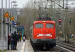 Weil es so schön war gleich nochmal...E 10 350/6115 350-1 mit dem IC 2197 von Flensburg nach Köln hat hier mit 42min plus Einfahrt in Schleswig.