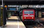 120 119-3 steht hier mit dem CNL 1286 aus München Ost im Hamburger Hauptbahnhof.