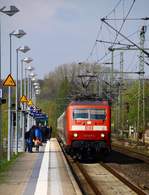 DB 120 147-4 mit dem IC 2417 nach Köln festgehalten bei der Einfahrt in Schleswig.