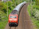 DB 120 145-8 mit dem IC 2417 nach Köln passiert hier die  D.Schikorr  Brücke bei Flensburg-Neuholzkrug.