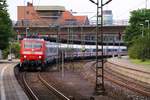 DB 120 114-4 steht hier mit dem IC 2377(Rostock Hbf - Frankfurt(Main)Hbf)abfahrbereit im Bhf HH-Harburg am 06.08.2014