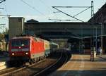 DB Regio 120 208-4 beim Halt mit dem IC 2410  Hanseat  hier aufgenommen im Bhf HH-Harburg.