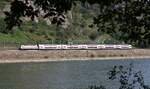 DB 147 576-3 schiebt hier ihrem IC Richtung Koblenz. Kestert 14.08.2025