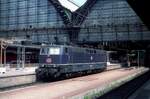 Die noch stahlblaue 181 205 hat ihren Schnellzug nach Frankfurt/M Hbf gebracht und fährt nun ins Bw Frankfurt/M-1 18.05.1998