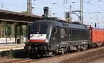 MRCE 182 504-1/ES64U2-004 mit Containerzug aufgenommen im Hbf Bremen.