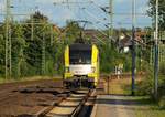 ES 64 U2-012/182 512-4 rollt hier langsam durch den Bhf Schleswig.