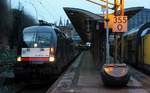 MRCE 182 518-1(REV/Lz/15.11.13) mit dem IC 2083 nach Berchtesgaden im Hauptbahnhof Hamburg am 26.02.2016